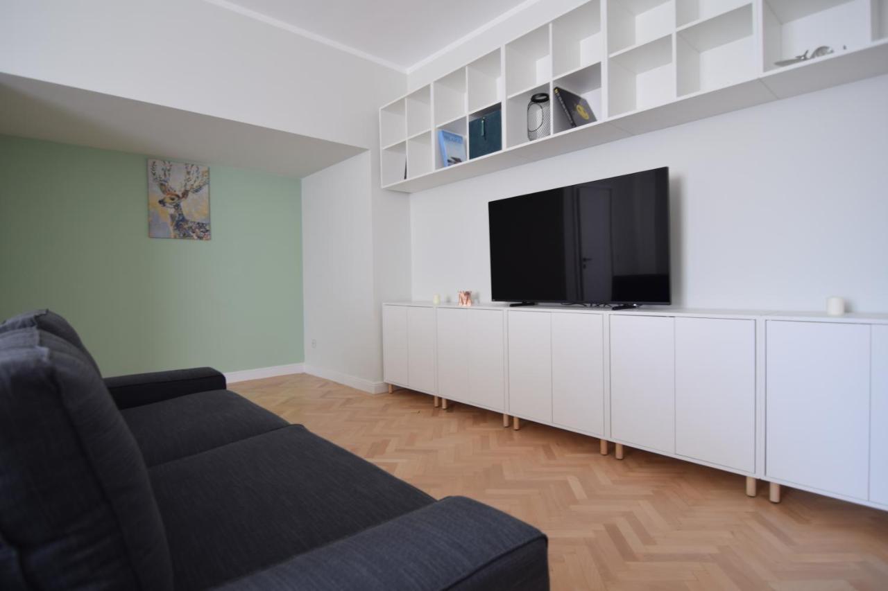 Beautiful Apartment In Old City Bucarest Extérieur photo