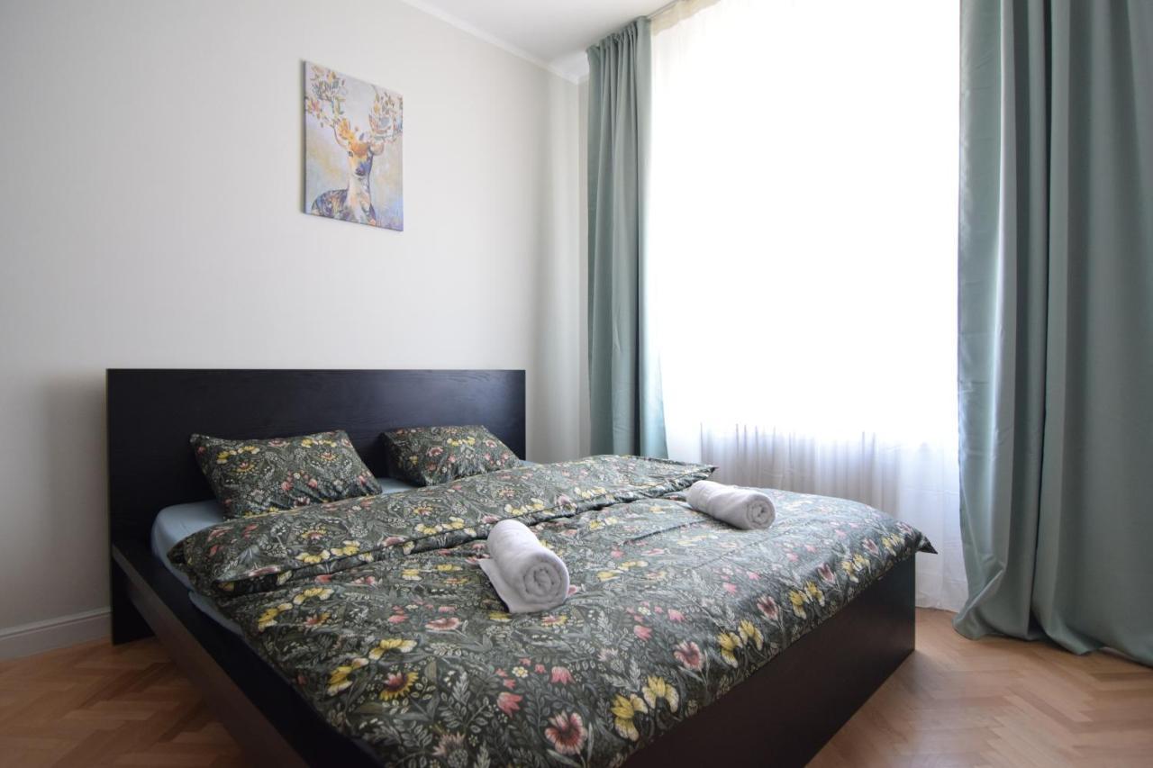 Beautiful Apartment In Old City Bucarest Extérieur photo