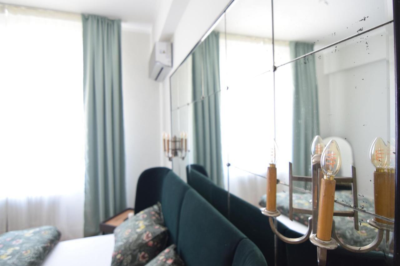 Beautiful Apartment In Old City Bucarest Extérieur photo