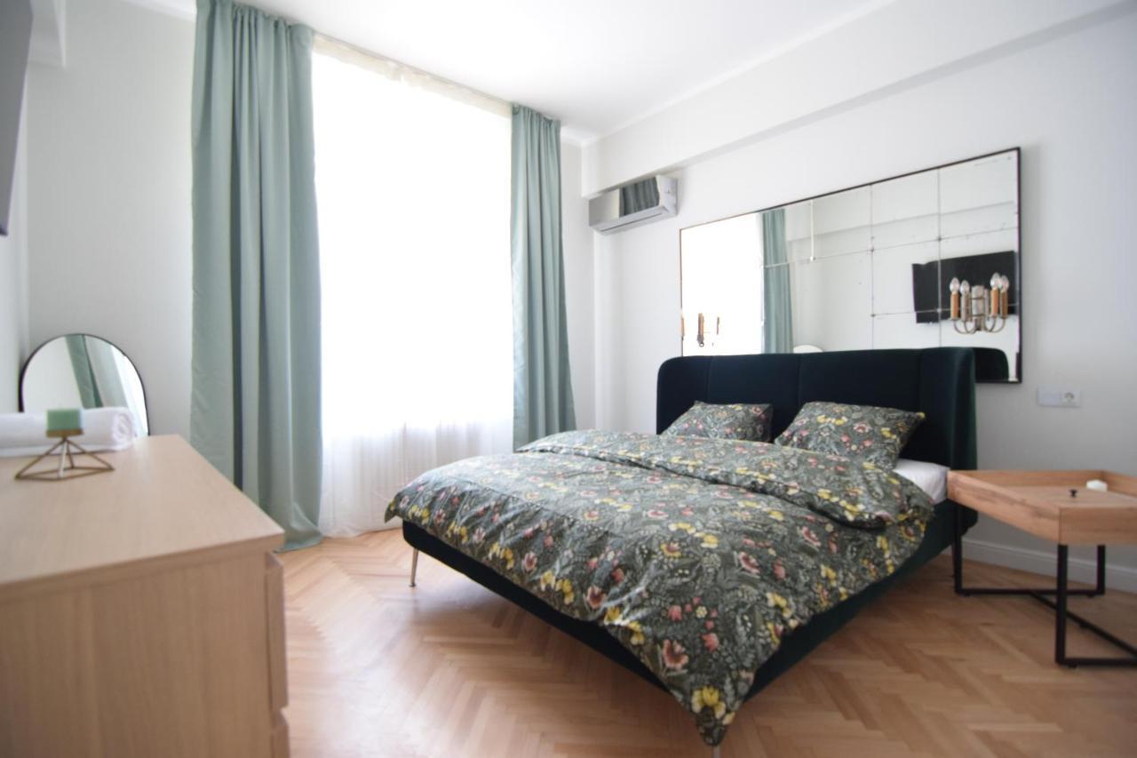 Beautiful Apartment In Old City Bucarest Extérieur photo