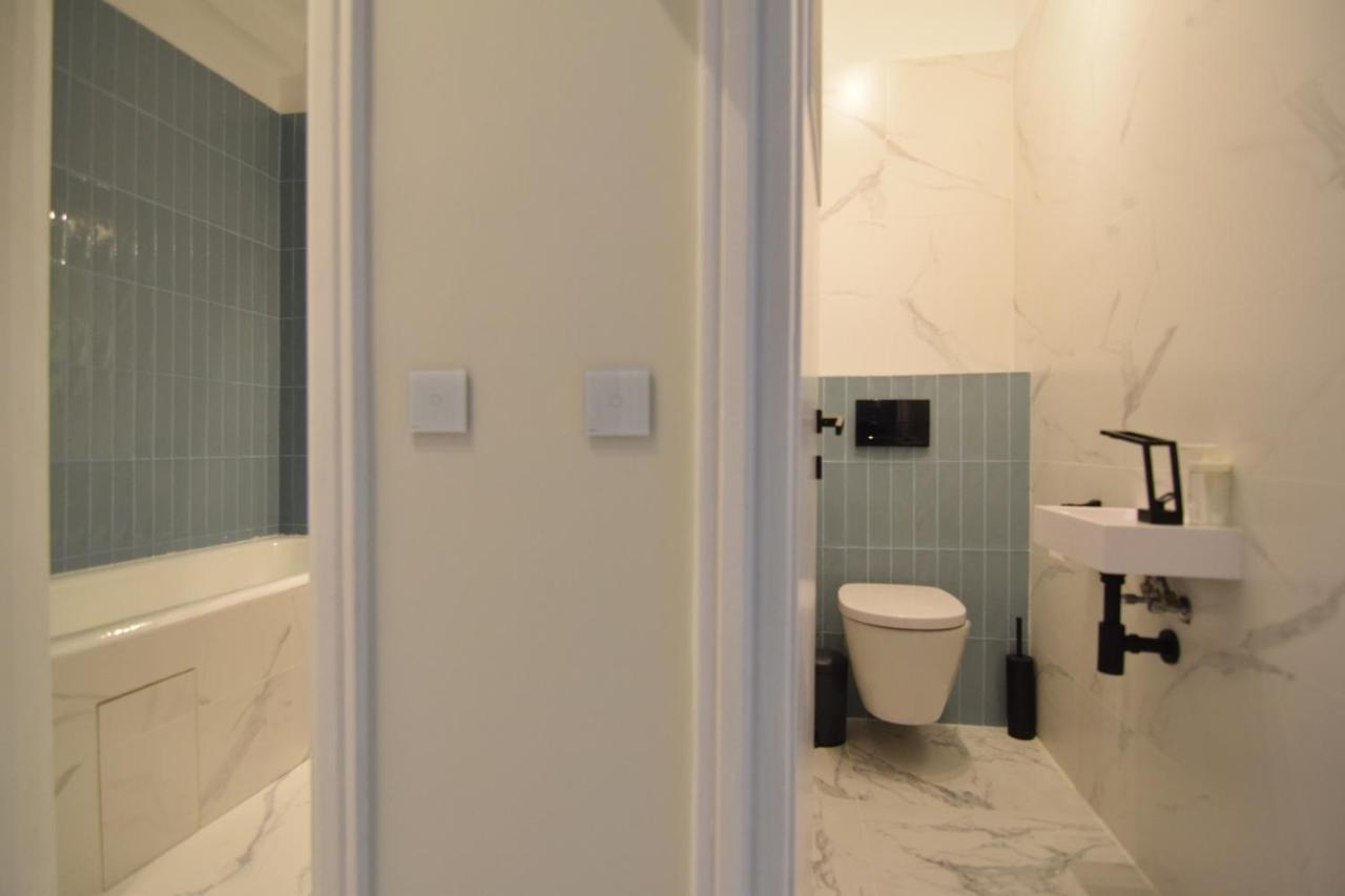 Beautiful Apartment In Old City Bucarest Extérieur photo