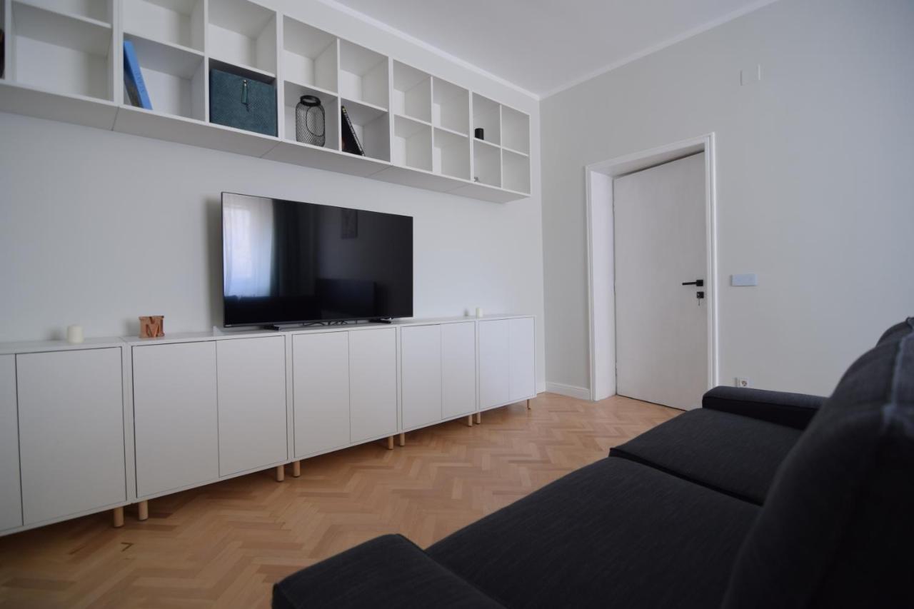Beautiful Apartment In Old City Bucarest Extérieur photo