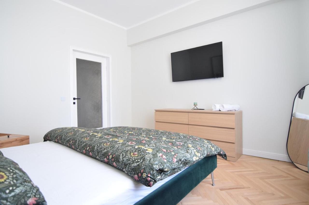 Beautiful Apartment In Old City Bucarest Extérieur photo
