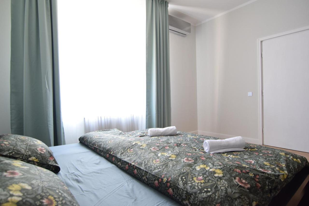 Beautiful Apartment In Old City Bucarest Extérieur photo